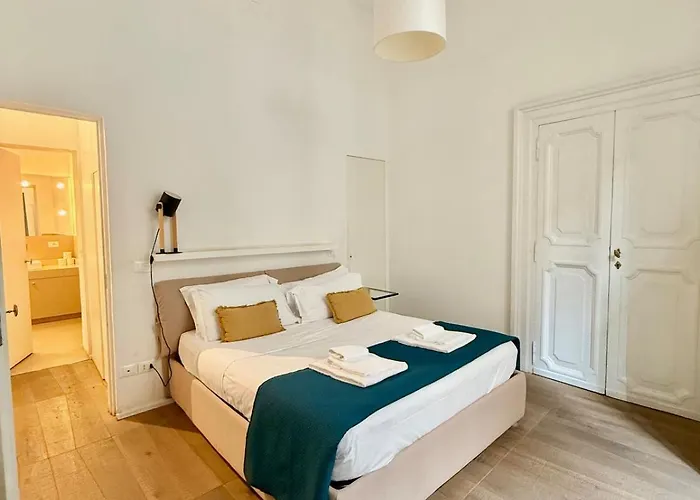 Luxury In By Spanish Steps דירה